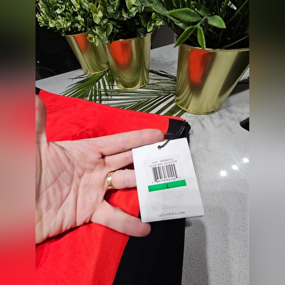 NWT CALVIN KLEIN Superbe jupe neuve de longueur midi noir et rouge - Picture 3 of 7